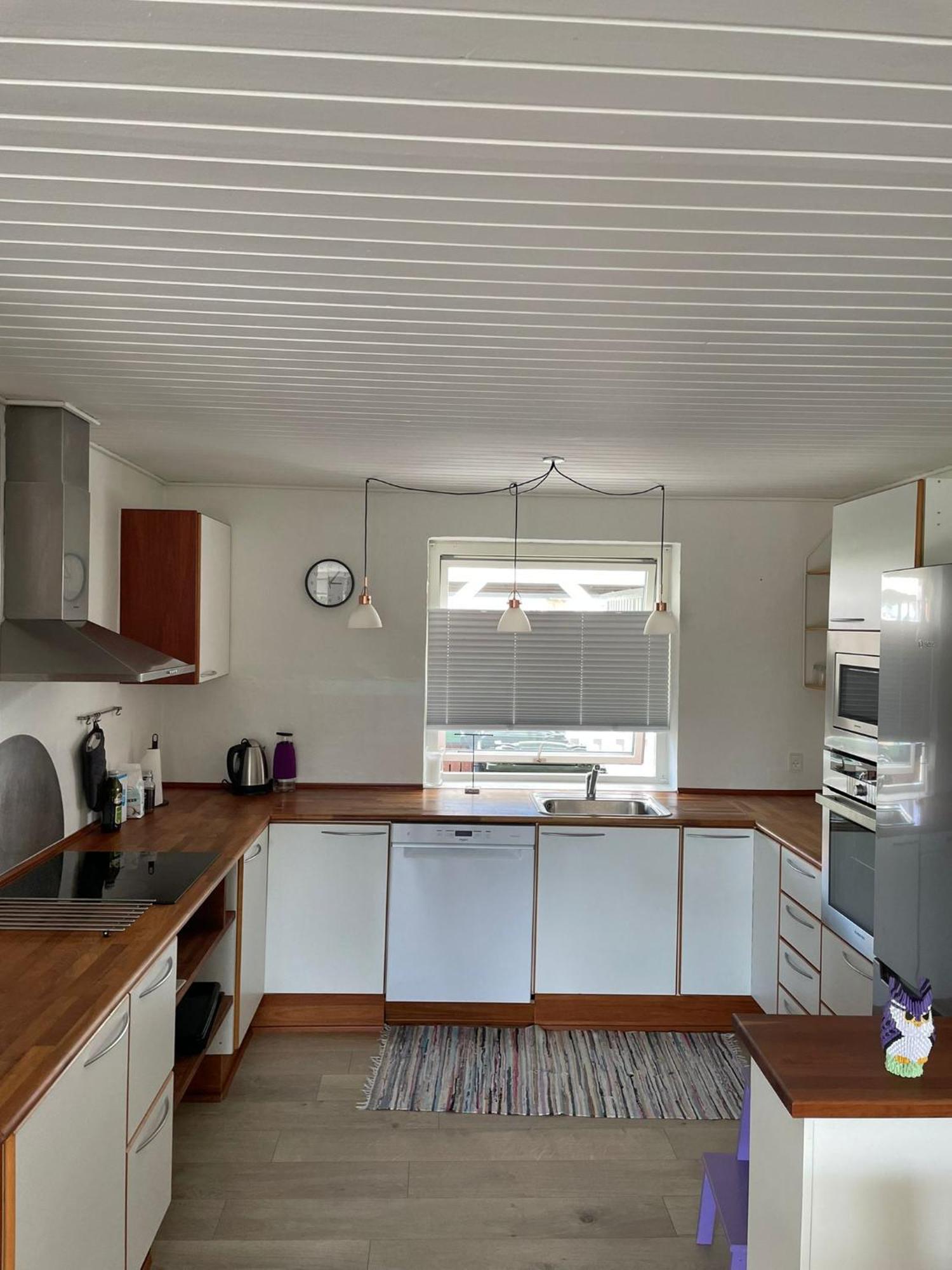 And Cozy Family House At Center *